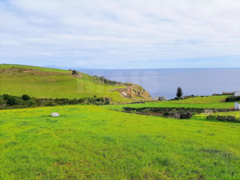 Terreno com vista mar na Vila do Topo – 4.270 m²