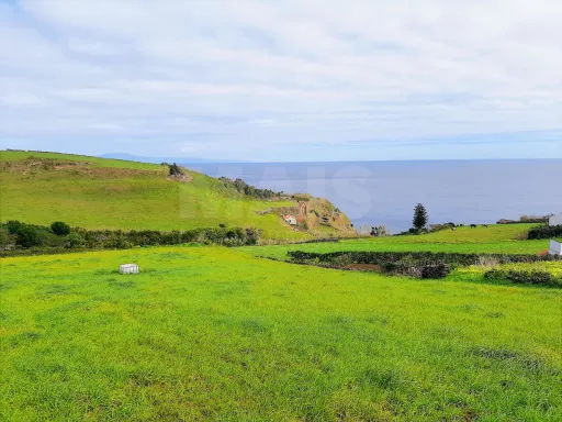 Terreno com vista mar na Vila do Topo – 4.270 m²