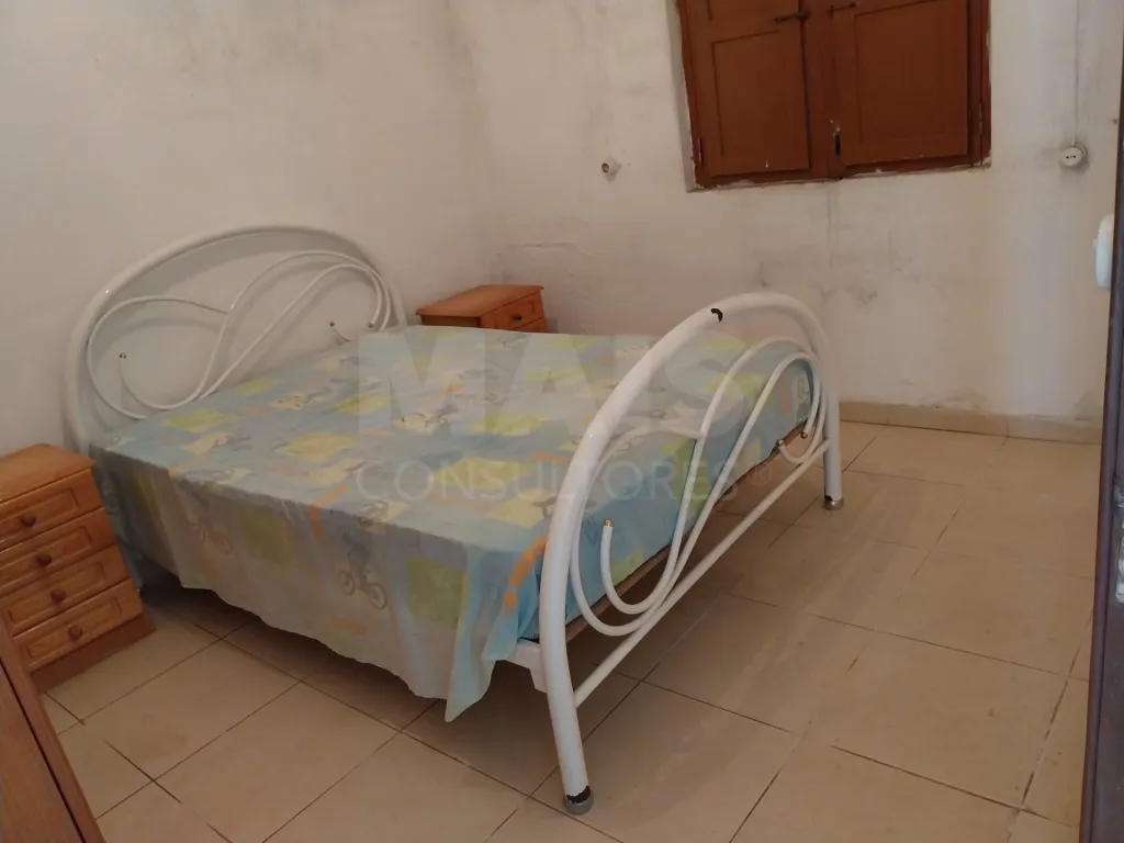 Moradia Bi Familiar para remodelar em Propriedade Horizontal