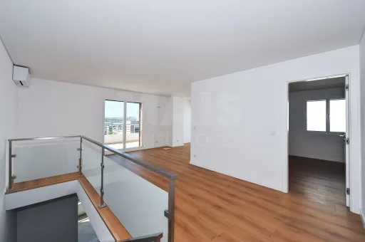 T3 + 1 Duplex com Box para 2 carros e Terraço | Colinas do Cruzeiro, Odivelas