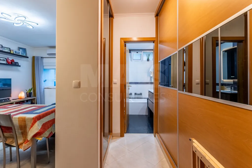 Refurbished T2 in Bairro da Covina with river view