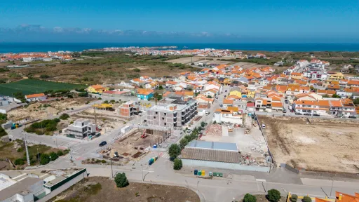 New 2-Bedroom Apartment with Private Backyard, a 10-Minute Walk from Baleal