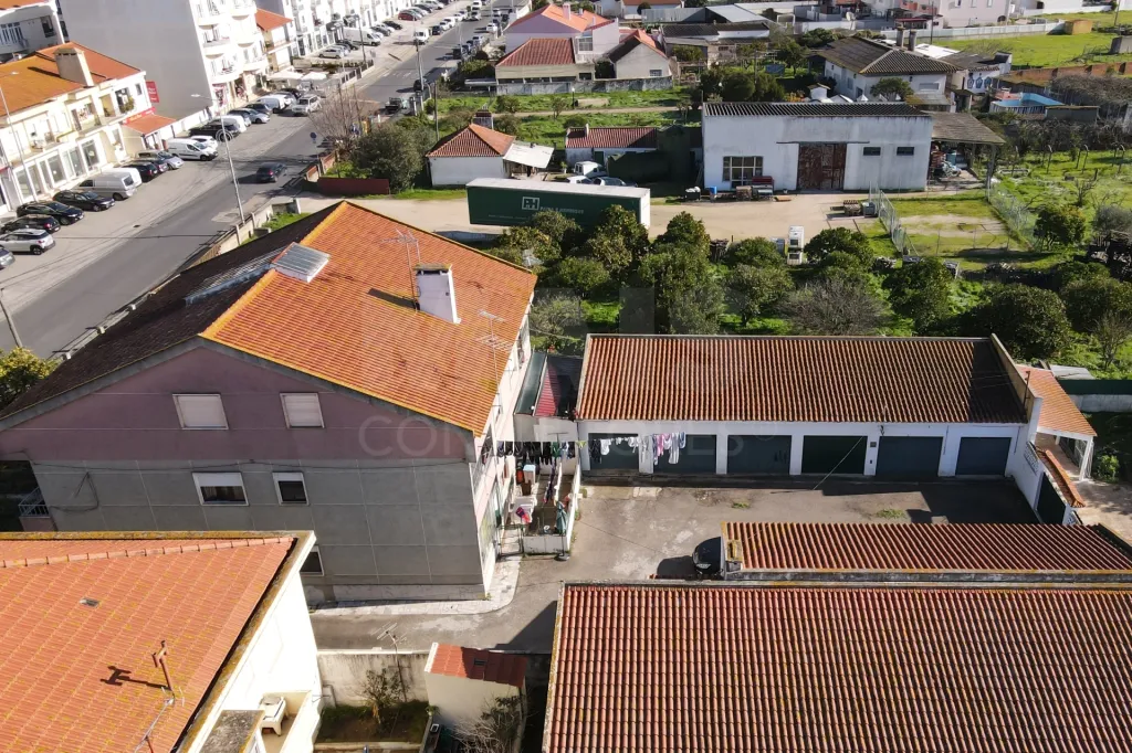 Prédio com garagens no Porto Alto, Samora Correia
