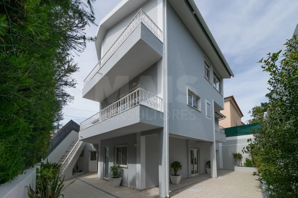 Moradia Isolada T4 Renovada — Abuxarda / Alvide, Cascais