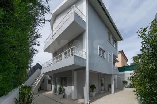 Moradia Isolada T4 Renovada — Abuxarda / Alvide, Cascais