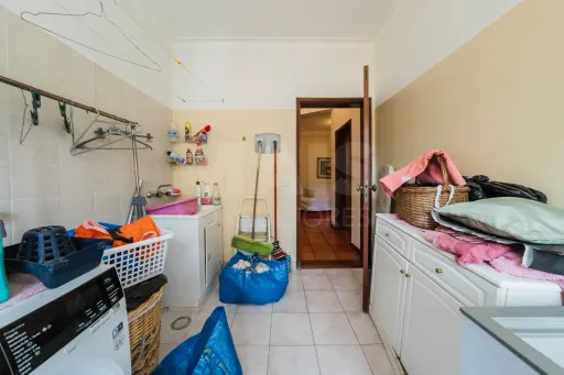 Propriedade única, a apenas 2 km de Alcobaça, com mais de 30.000 m² de terreno