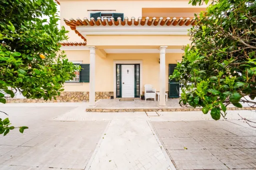 Moradia T4 em Olho Marinho | 260m² | Lote 734m²