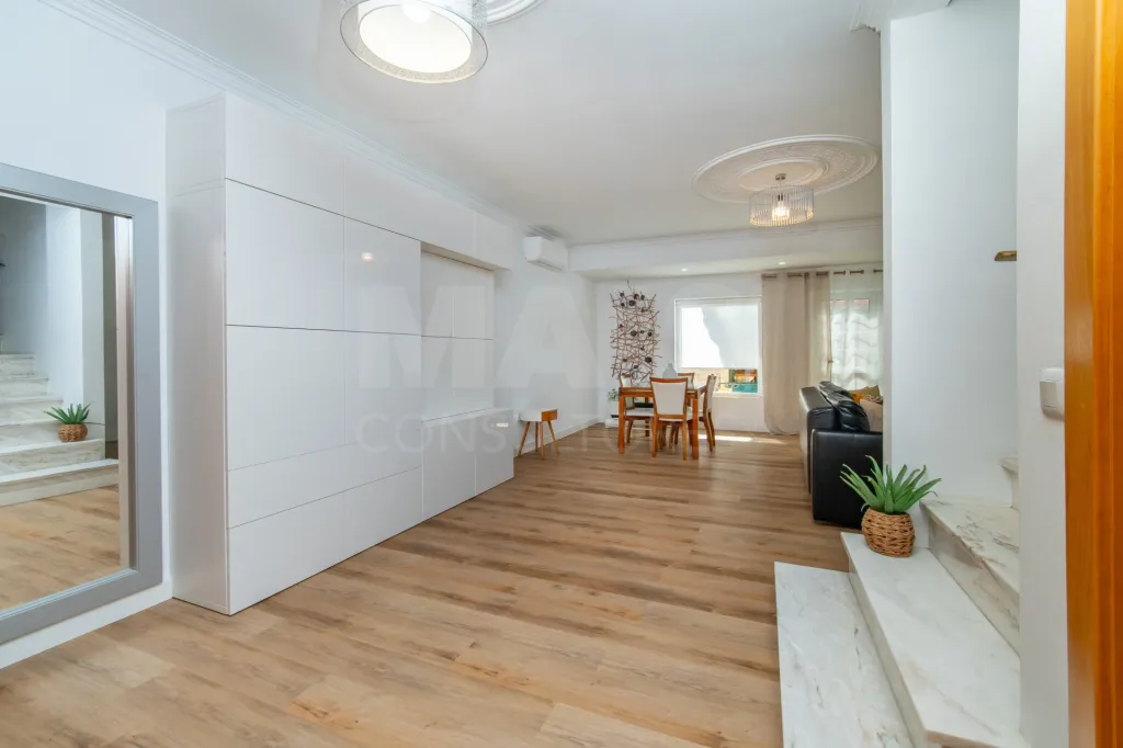 Moradia T2+2 totalmente remodelada com piscina aquecida no Porto Alto