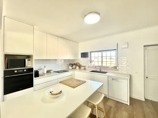 Fully renovated 3-bedroom apartment in Samora Correia
