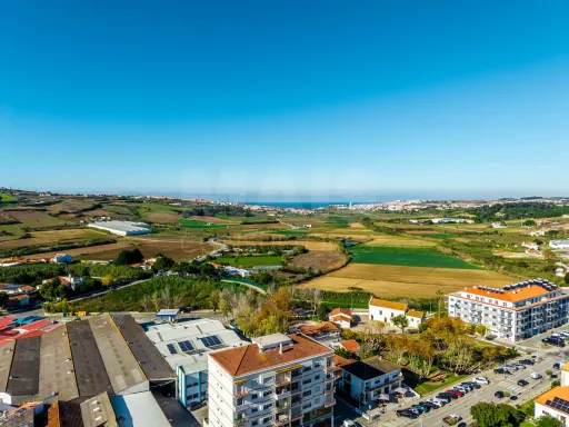 Apartamento T2 de LUXO com Piscina Privada no coração da Lourinhã