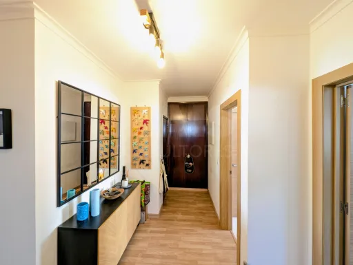 T2 com ar-condicionado, remodelado em  Alhandra junto á Quinta da Cruz de Pau.