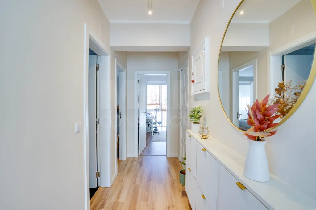 Modern T2, 3 fronts w/ storage room | Queluz Ocidental