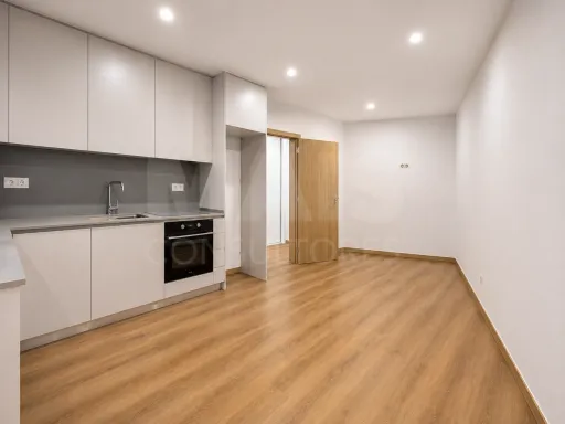Apartamento T3 luminoso com amplo terraço e garagem e escelente. localizacao