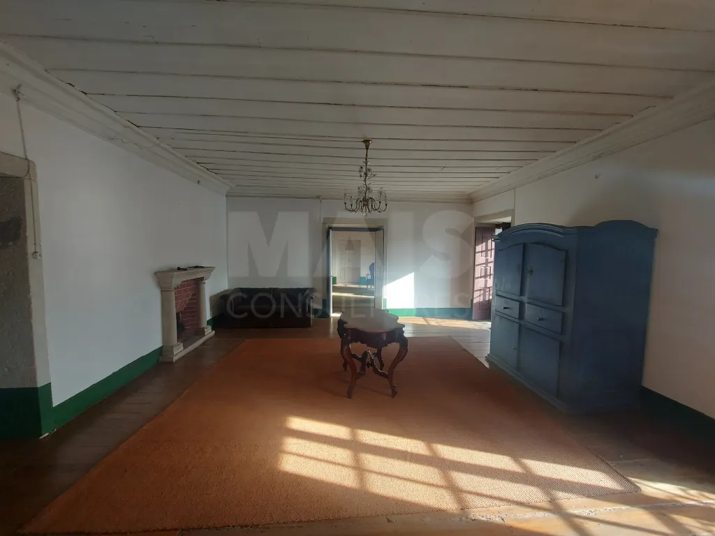 Casa Senhorial com Brazão em Coja- Arganil.