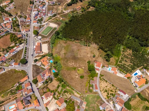 Land in Fanadia with feasibility of construction and house to restore