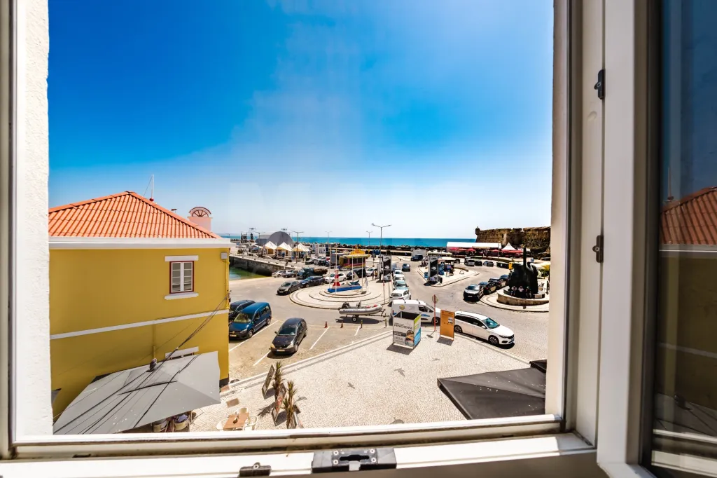 🌊 Prédio Exclusivo de 600 m² na Avenida Mais Prestigiada de Peniche com Vista Mar