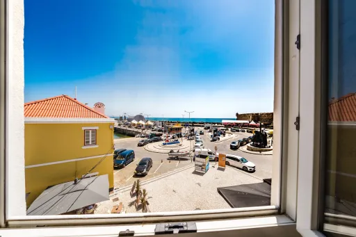 🌊 Prédio Exclusivo de 600 m² na Avenida Mais Prestigiada de Peniche com Vista Mar