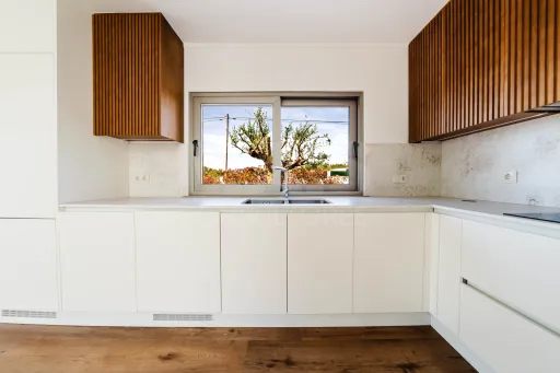 Moradia Contemporânea de Luxo com Vista Barragem, Piscina e 3.000m² Urbanos | Peniche