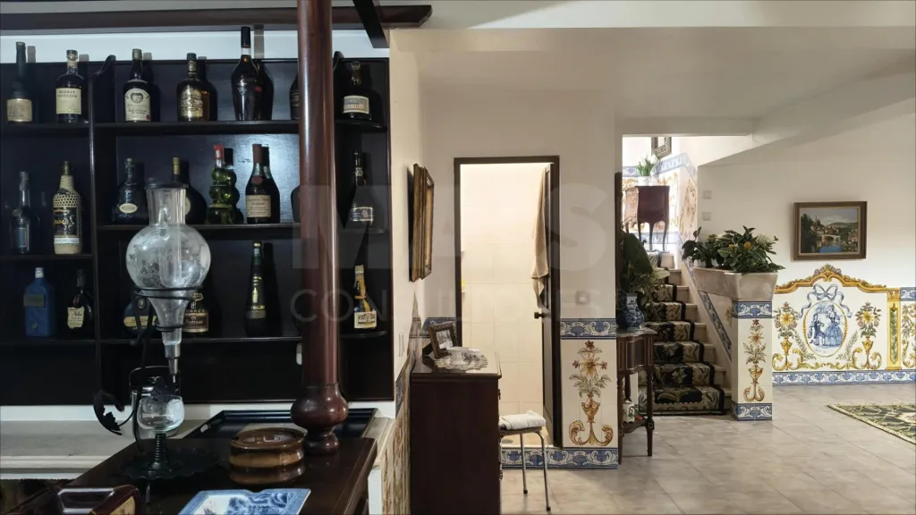 Prestigious 5-Bedroom Villa with Sea View, 2.075 m² Plot and Exclusive Artistic Details