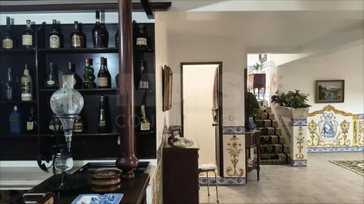 Moradia T5 de Prestígio com Vista Mar, Terreno de 2.075 m² e Detalhes Artísticos Exclusivos