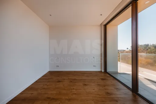 Moradia T5 com Piscina - Vista Golfe e Mar