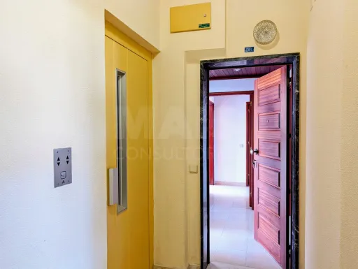 Apartamento T2 com 2 varandas fechadas e Prédio com Elevador – Varzinha, Setúbal