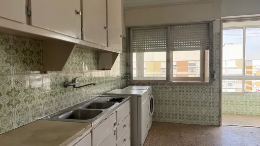 Excelente apartamento T4 na Portela de Sacavém