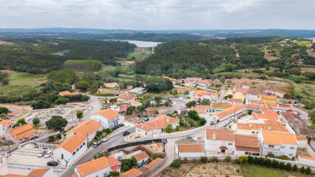 Moradia T3 de Requinte e Qualidade com Terreno no Nadadouro