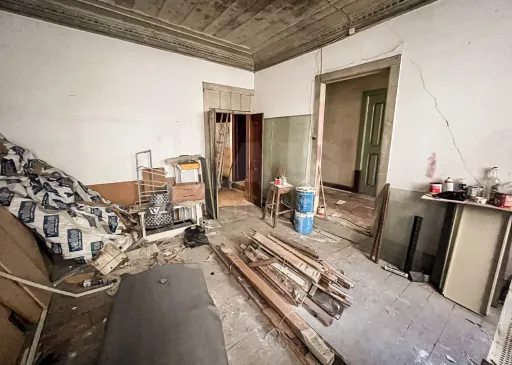 Prédio de uso Misto com 5 Pisos e 2 Frentes  na Baixa de Coimbra – 2 entrada independentes