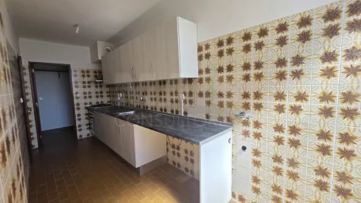 Apartamento T1 Transformado em T2 em Benavente | 70 m² | Excelente localização