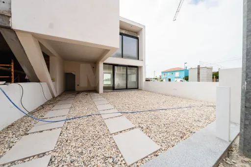 Moradia T3 em Ferrel com Piscina