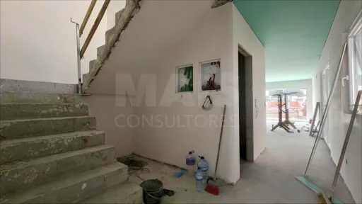 Moradia T4 c/ 1 Master Suite + 2 Suites, Jardim & Parqueamento !
