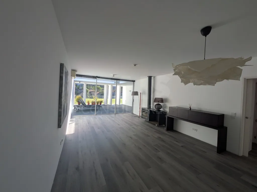 Moradia T2 com 2 suítes, jardim privativo e garagem no Bom Sucesso Resort