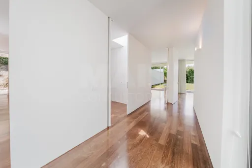 Moradia T4 com piscina inserida num lote com 1191m2