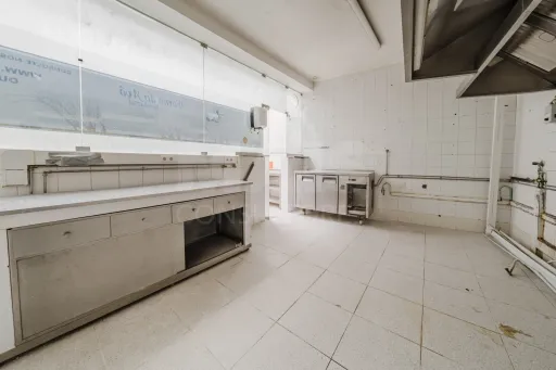 Store in the center of Bombarral