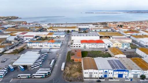 Terreno Urbano 800 m² com Infraestruturas — Zona Industrial de Peniche
