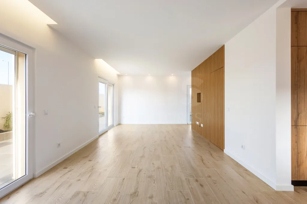Moradia T2 com quintal e vista mar junto aos Supertubos