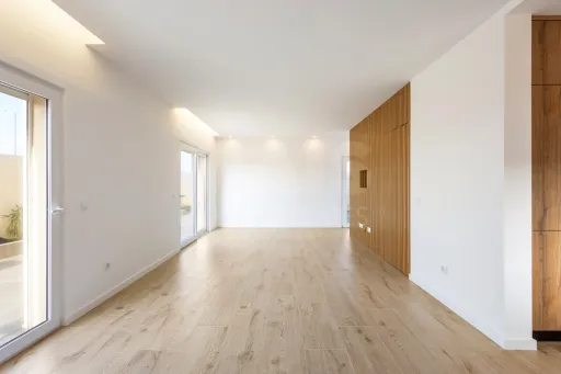 Moradia T2 com quintal e vista mar junto aos Supertubos