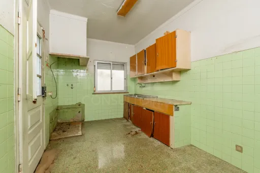 Moradia T2 com Potencial de Ampliação | Forte da Casa | Lote 199 m²