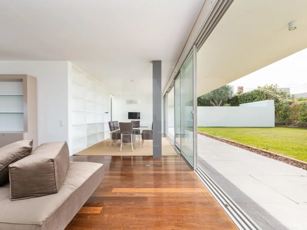 Single-story 4-bedroom house in an exclusive resort