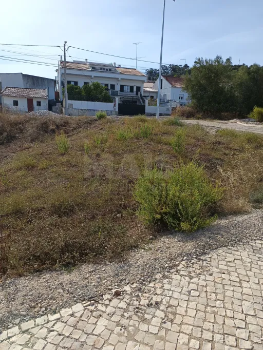 Terreno para construção em zona privilegiada de Montemor