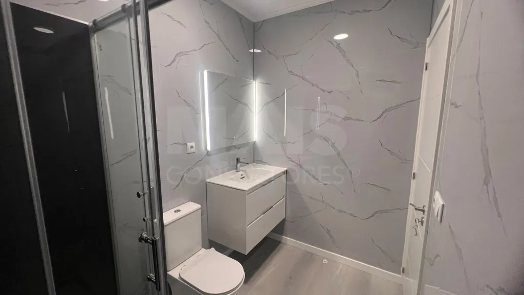 T2 Remodelado com Varanda em Oeiras