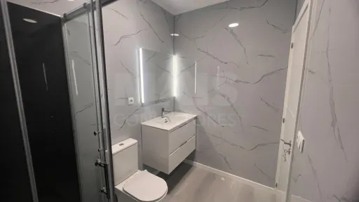 T2 Remodelado com Varanda em Oeiras