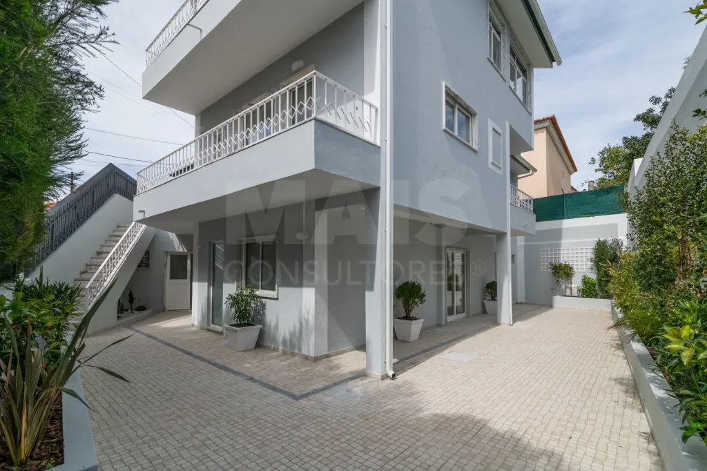 Moradia Isolada T4 Renovada — Abuxarda / Alvide, Cascais