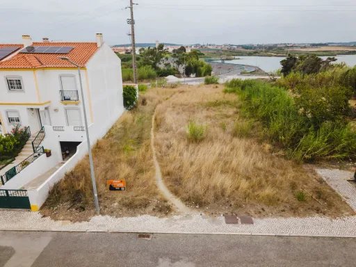 Terreno para construção em Atouguia da Baleia | Uma oportunidade para construir o seu próximo projeto!