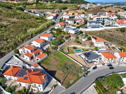 Lote Urbano c/ 464m2 e Proj. para Moradia T4 com Piscina & Vista Desafogada | VARATOJO