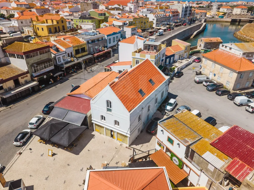 🌊 Prédio Exclusivo de 600 m² na Avenida Mais Prestigiada de Peniche com Vista Mar
