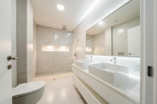 Moradia Contemporânea de Luxo com Vista Barragem, Piscina e 3.000m² Urbanos | Peniche