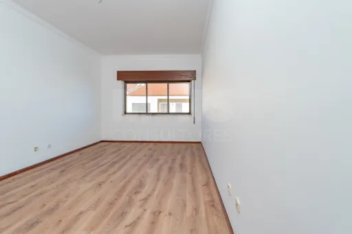Oportunidade no Porto Alto, moradia T4+1 com 204m2 e logradouro.