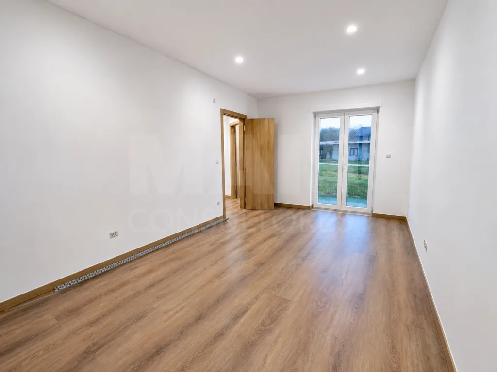 Apartamento T3 luminoso com amplo terraço e garagem e escelente. localizacao